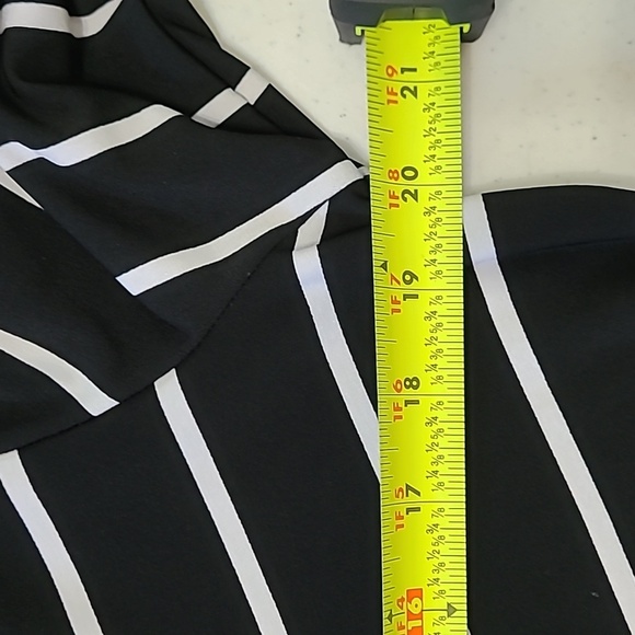 Chico's Striped Asymmetrical Tunic Featuring a Blue Patterned Hem Size 2 (Large) - Picture 5 of 7